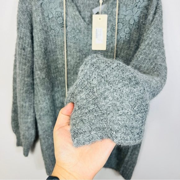 Cream grey Embroidered Knit Pullover Sweater – Oversized Size S - Picture 10 of 13